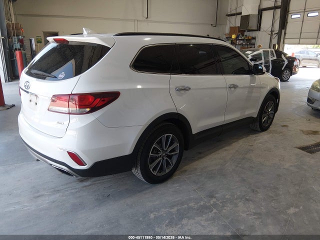 KM8SMDHF8HU167655 Hyundai Santa Fe Se