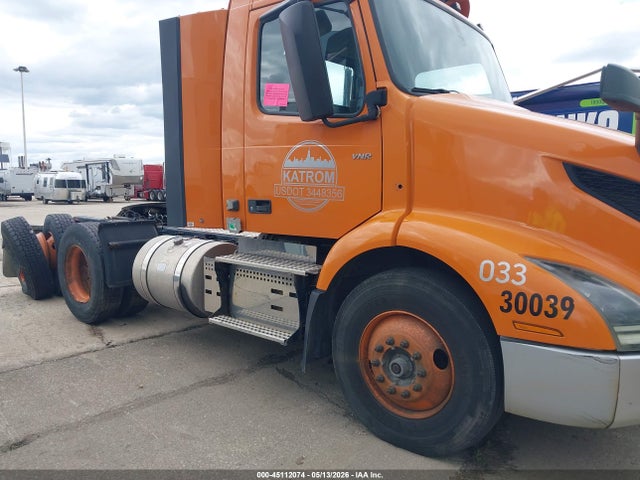 2019 Volvo Vnr მანქანა იყიდება აუქციონზე, vin: 4V4WC9EG8KN907228, აუქციონის ნომერი: 45112074