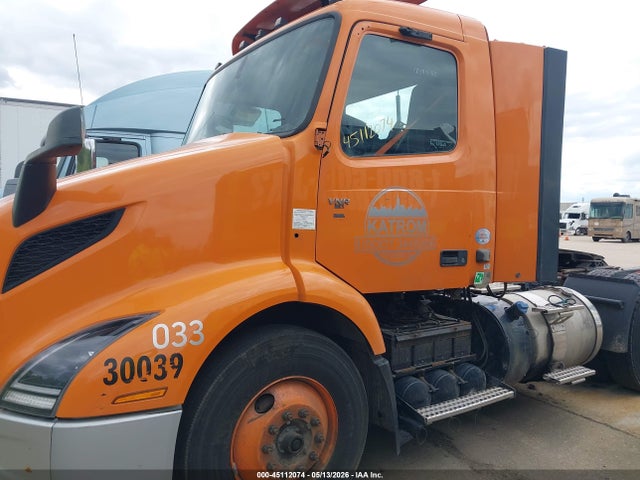 2019 Volvo Vnr მანქანა იყიდება აუქციონზე, vin: 4V4WC9EG8KN907228, აუქციონის ნომერი: 45112074