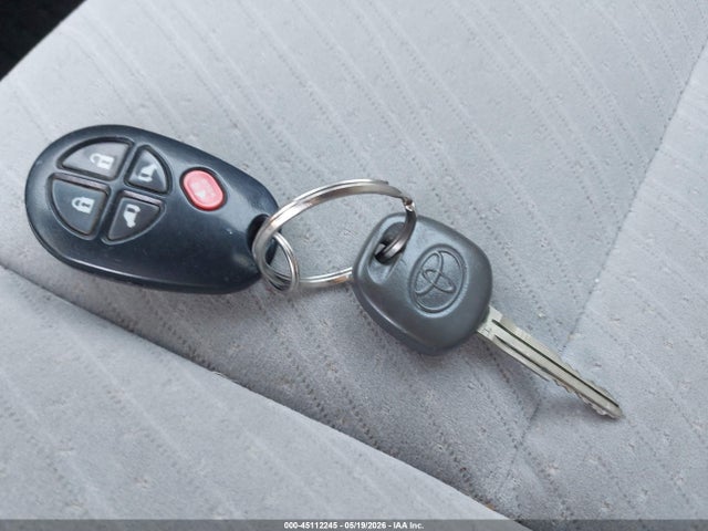 45112245 :رقم المزاد ، 5TDKZ3DC6HS816658 vin ، 2017 Toyota Sienna Le 8 Passenger مزاد بيع