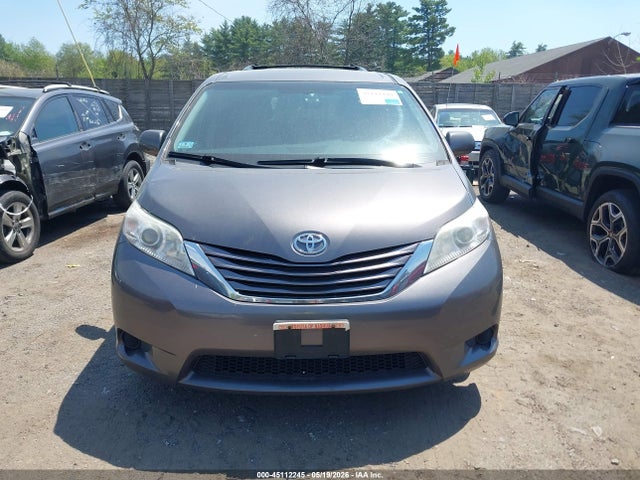45112245 :رقم المزاد ، 5TDKZ3DC6HS816658 vin ، 2017 Toyota Sienna Le 8 Passenger مزاد بيع