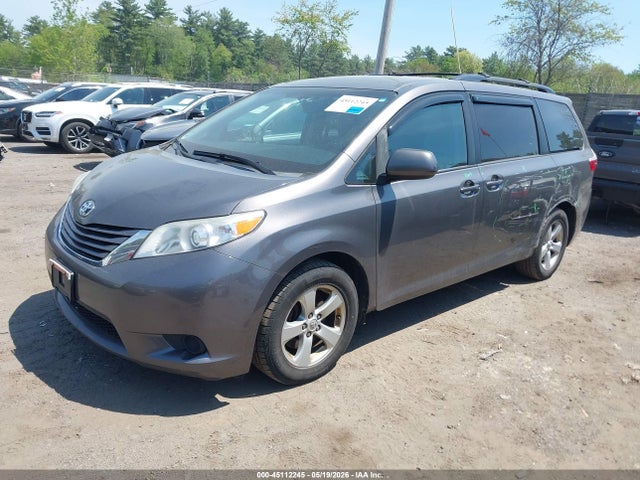 45112245 :رقم المزاد ، 5TDKZ3DC6HS816658 vin ، 2017 Toyota Sienna Le 8 Passenger مزاد بيع