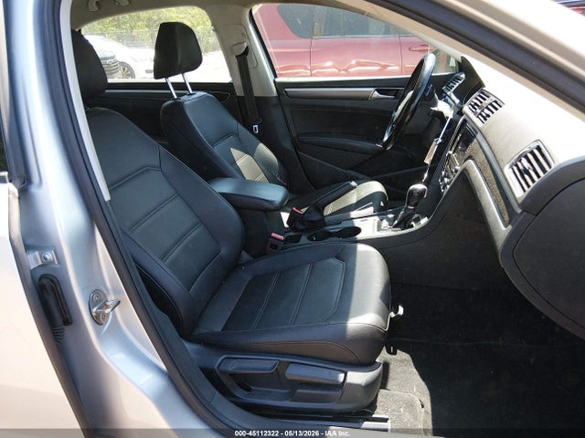 45112322 :رقم المزاد ، 1VWAA7A37JC035022 vin ، 2018 Volkswagen Passat 2.0t R-line/2.0t S مزاد بيع