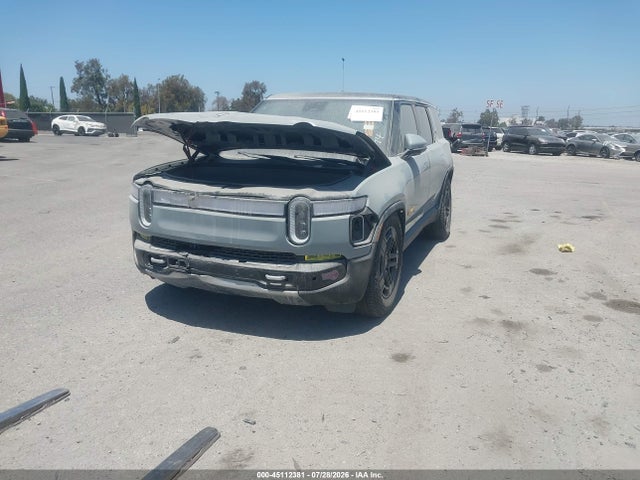 Rivian R1s Adventure 2023 7PDSGABA0PN019590 Image 2