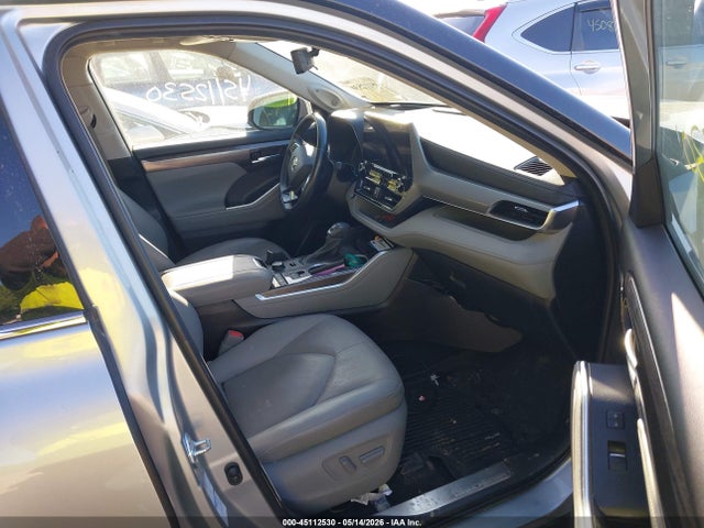 45112530 :رقم المزاد ، 5TDFZRBHXMS090557 vin ، 2021 Toyota Highlander Platinum مزاد بيع