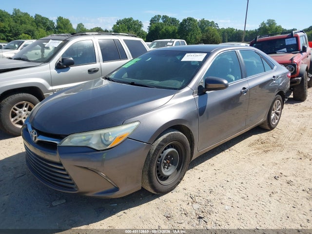 45112659 :رقم المزاد ، 4T1BF1FKXFU904490 vin ، 2015 Toyota Camry Le مزاد بيع
