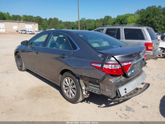 45112659 :رقم المزاد ، 4T1BF1FKXFU904490 vin ، 2015 Toyota Camry Le مزاد بيع