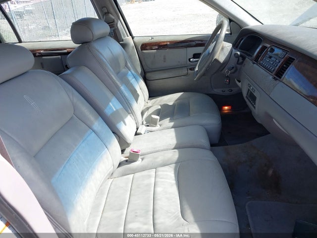 45112733 :رقم المزاد ، 1LNHM81W3YY846138 vin ، 2000 Lincoln Town Car Executive مزاد بيع