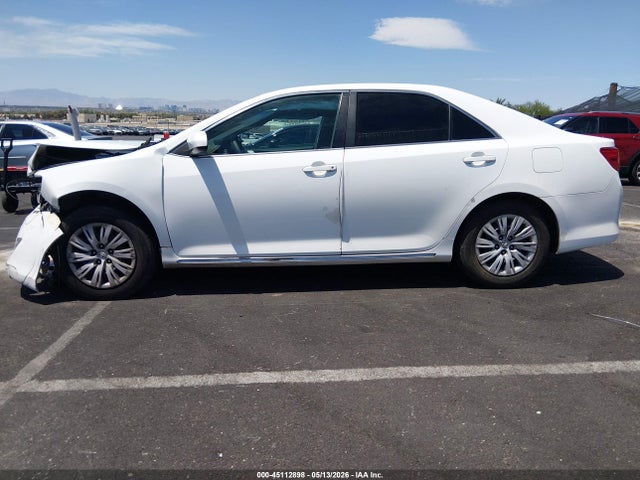 45112898 :رقم المزاد ، 4T4BF1FK4ER422733 vin ، 2014 Toyota Camry Le مزاد بيع