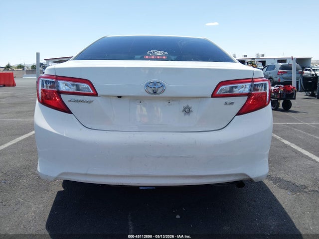 45112898 :رقم المزاد ، 4T4BF1FK4ER422733 vin ، 2014 Toyota Camry Le مزاد بيع