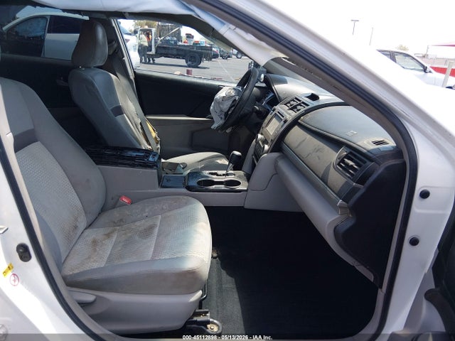 45112898 :رقم المزاد ، 4T4BF1FK4ER422733 vin ، 2014 Toyota Camry Le مزاد بيع