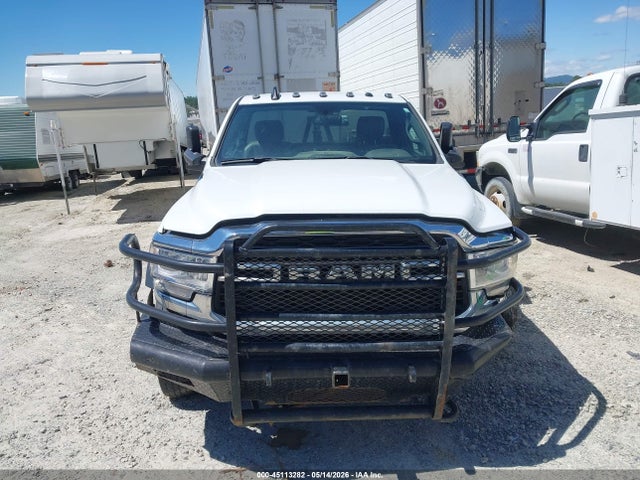 45113282 :رقم المزاد ، 3C7WRNCL9NG373952 vin ، 2022 Ram 5500 Chassis Tradesman/slt مزاد بيع