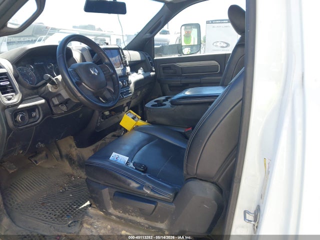 45113282 :رقم المزاد ، 3C7WRNCL9NG373952 vin ، 2022 Ram 5500 Chassis Tradesman/slt مزاد بيع