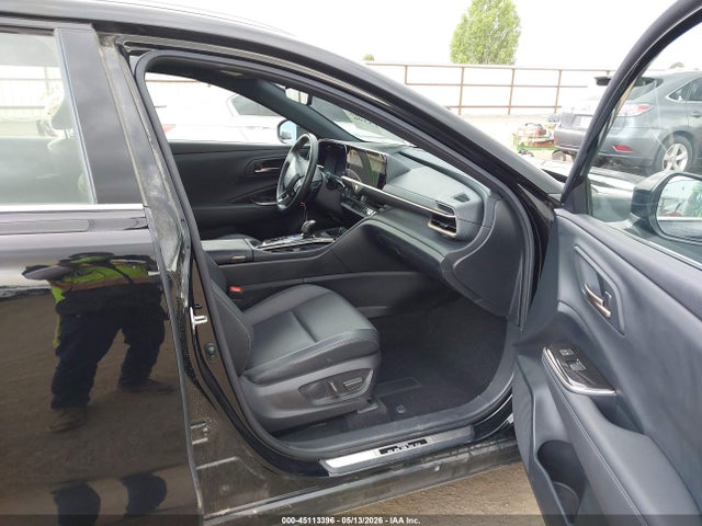 45113396 :رقم المزاد ، JTDACAAJ3S3005672 vin ، 2025 Toyota Crown Signia Xle مزاد بيع