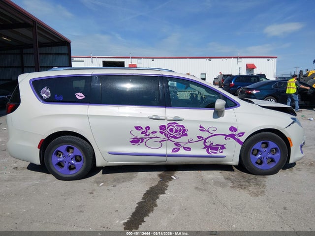 2017 Chrysler Pacifica Touring-l Plus მანქანა იყიდება აუქციონზე, vin: 2C4RC1EG1HR622182, აუქციონის ნომერი: 45113444