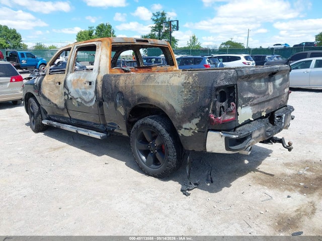 45113588 :رقم المزاد ، 1C6RR7TM7JS282932 vin ، 2018 Ram 1500 Slt مزاد بيع