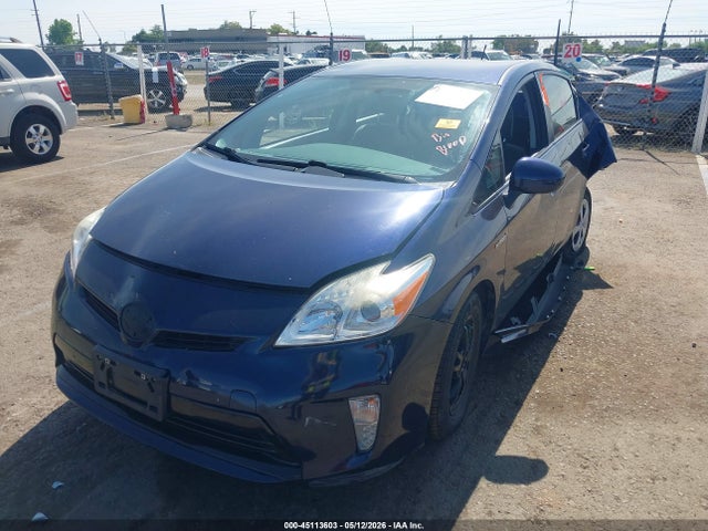 Toyota Prius Two 2015 JTDKN3DU0F0431990 Image 2