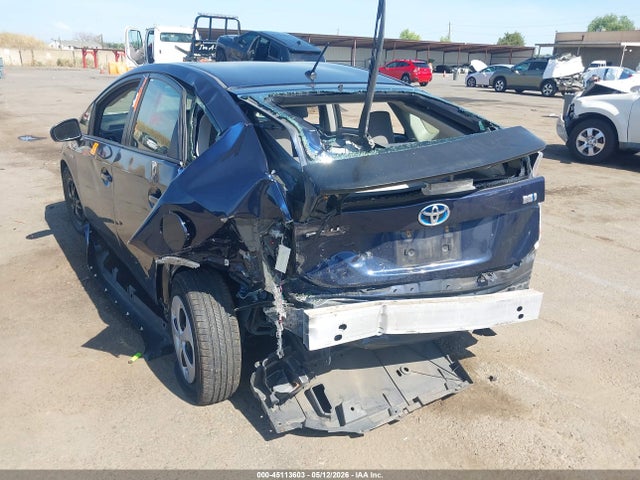 Toyota Prius Two 2015 JTDKN3DU0F0431990 Image 3