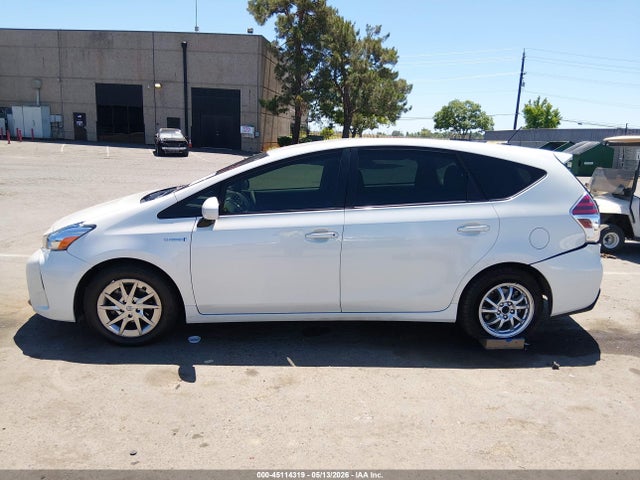 Toyota Prius V Three 2017 JTDZN3EU9HJ072049 Image 15