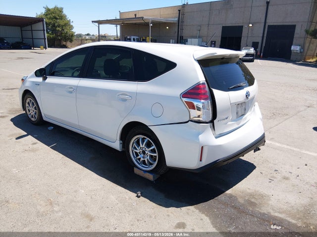 Toyota Prius V Three 2017 JTDZN3EU9HJ072049 Image 3
