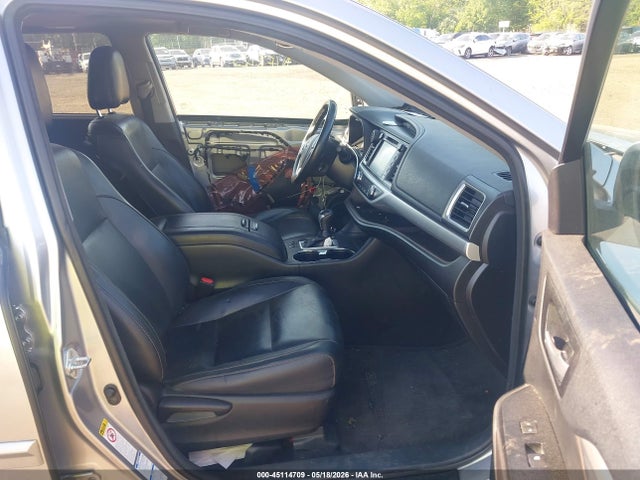 Продажа на аукционе авто 2016 Toyota Highlander Xle V6, vin: 5TDJKRFHXGS352588, номер лота: 45114709