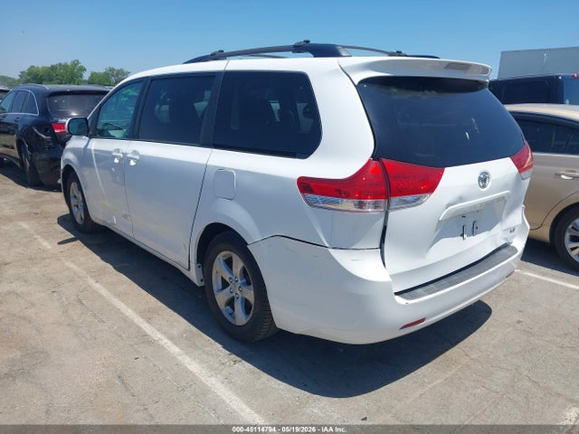 2011 Toyota Sienna Le V6 მანქანა იყიდება აუქციონზე, vin: 5TDKK3DC4BS033401, აუქციონის ნომერი: 45114794