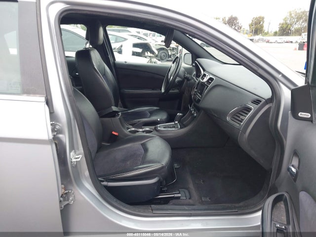 Chrysler 200 Limited 2014 1C3CCBCG3EN135643 Image 5