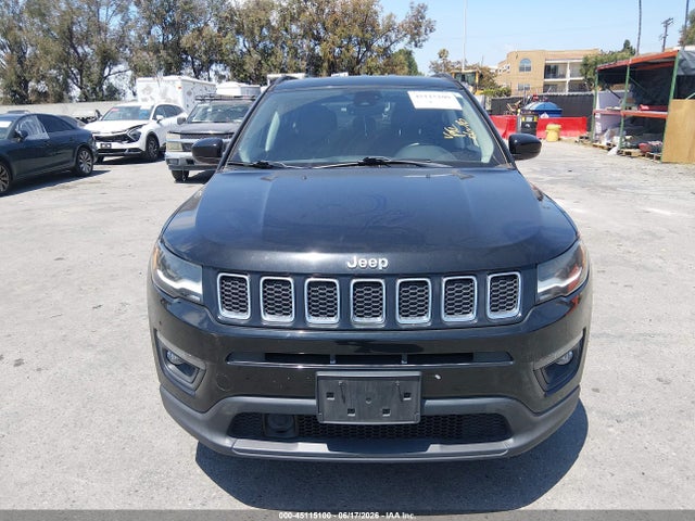3C4NJCBBXJT293123 Jeep Compass Latitude Fwd