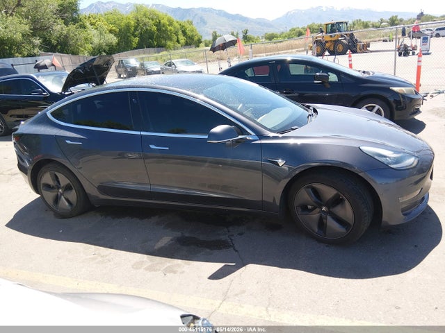 45115176 :رقم المزاد ، 5YJ3E1EB5JF119647 vin ، 2018 Tesla Model 3 Long Range/performance مزاد بيع