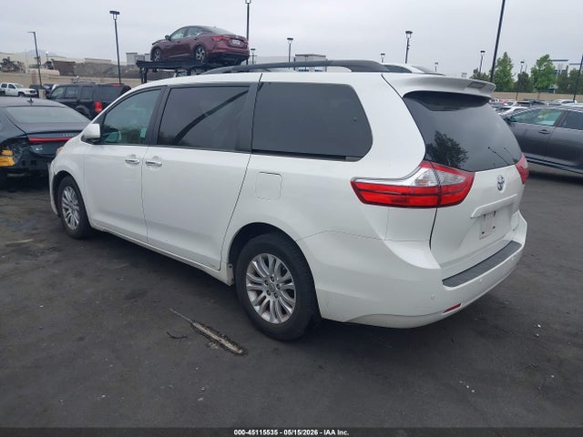 5TDYZ3DC2HS895711 Toyota Sienna Xle 8 Passenger