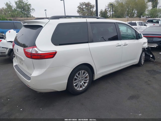 5TDYZ3DC2HS895711 Toyota Sienna Xle 8 Passenger