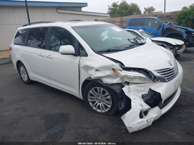 5TDYZ3DC2HS895711 Toyota Sienna Xle 8 Passenger