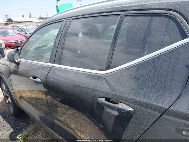Volvo Xc40 B5 Plus Bright Theme 2025 YV4L12UE2S2512780 Image 14