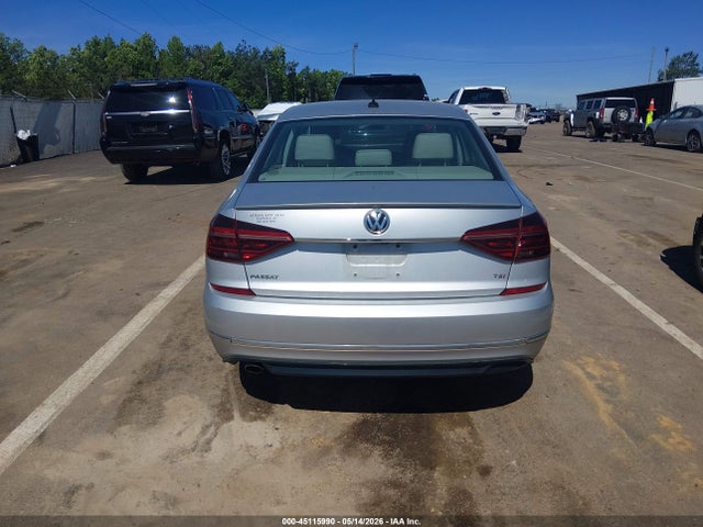 1VWDT7A38HC084120 Volkswagen Passat 1.8t R-line