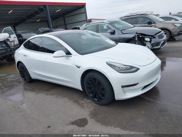 45115997 :رقم المزاد ، 5YJ3E1EB0JF073838 vin ، 2018 Tesla Model 3 Long Range/performance مزاد بيع