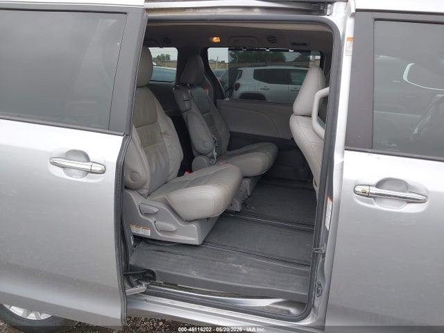 Toyota Sienna Xle 8 Passenger 2015 5TDYK3DC9FS656724 Image 8