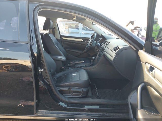 1VWAT7A31FC035101 Volkswagen Passat 1.8t Wolfsburg Edition
