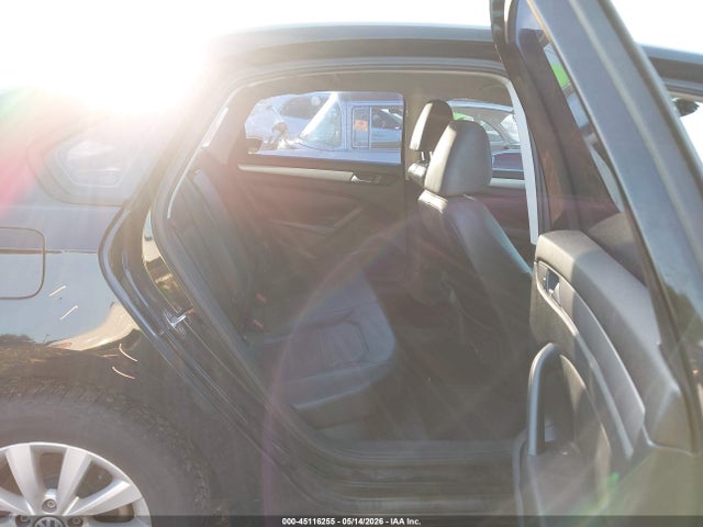 1VWAT7A31FC035101 Volkswagen Passat 1.8t Wolfsburg Edition