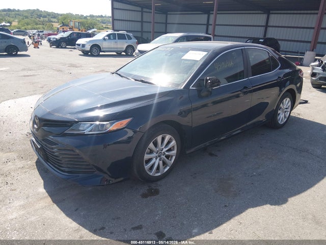 45116913 :رقم المزاد ، 4T1B11HK1JU543770 vin ، 2018 Toyota Camry Le مزاد بيع