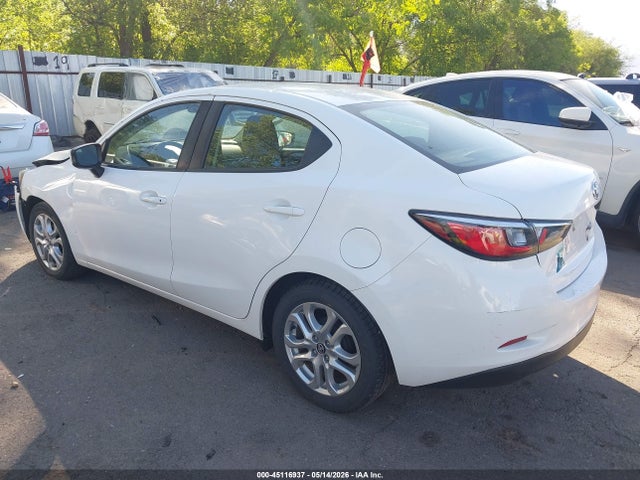 45116937 :رقم المزاد ، 3MYDLBYV4JY312139 vin ، 2018 Toyota Yaris Ia مزاد بيع