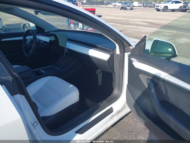 Продаж на аукціоні авто 2022 Tesla Model 3 Rear-wheel Drive, vin: 5YJ3E1EA8NF342875, номер лоту: 45117168