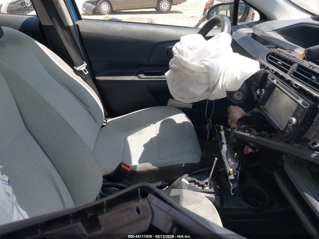 JTDKDTB37F1108365 Toyota Prius C One