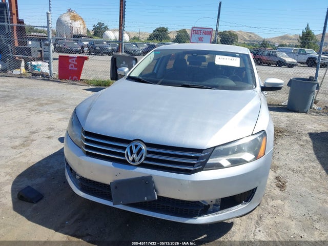 2013 Volkswagen Passat 2.5l Se მანქანა იყიდება აუქციონზე, vin: 1VWBP7A33DC040791, აუქციონის ნომერი: 45117432