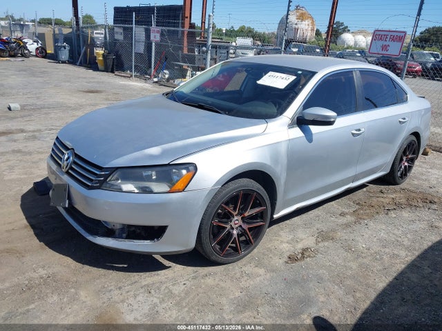 2013 Volkswagen Passat 2.5l Se მანქანა იყიდება აუქციონზე, vin: 1VWBP7A33DC040791, აუქციონის ნომერი: 45117432