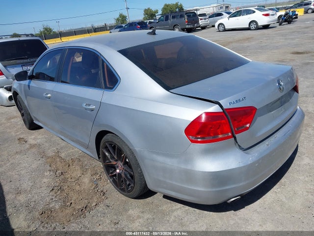 2013 Volkswagen Passat 2.5l Se მანქანა იყიდება აუქციონზე, vin: 1VWBP7A33DC040791, აუქციონის ნომერი: 45117432