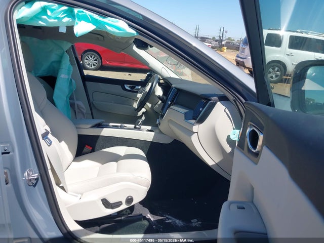 YV4L12RK6R1911996 Volvo Xc60 B5 Core Dark Theme