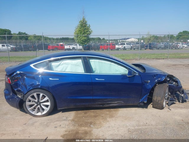 Продажа на аукционе авто 2018 Tesla Model 3 Long Range/mid Range, vin: 5YJ3E1EA4JF049730, номер лота: 45117852