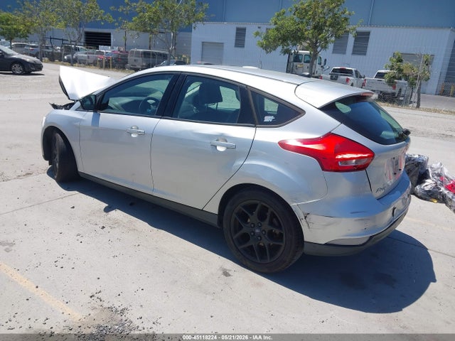 Ford FOCUS SE 2016 1FADP3K29GL304441 Image 3