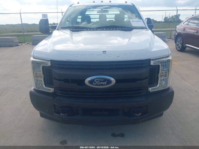 Ford F-350 Chassis Xl 2018 1FDRF3G60JEC25844 Image 12