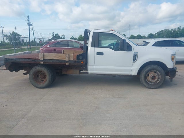 Ford F-350 Chassis Xl 2018 1FDRF3G60JEC25844 Image 13